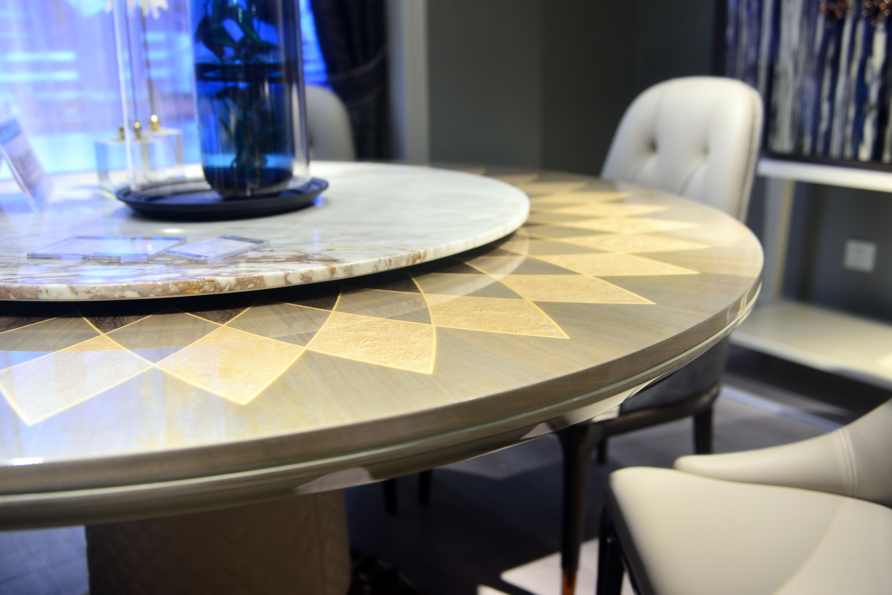 苏诺斯 现代轻奢圆木皮拼花台面餐桌